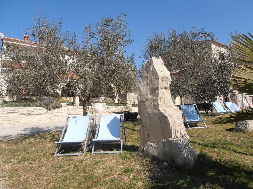 Apartment Agroturizam Radesic Бує Екстер'єр фото