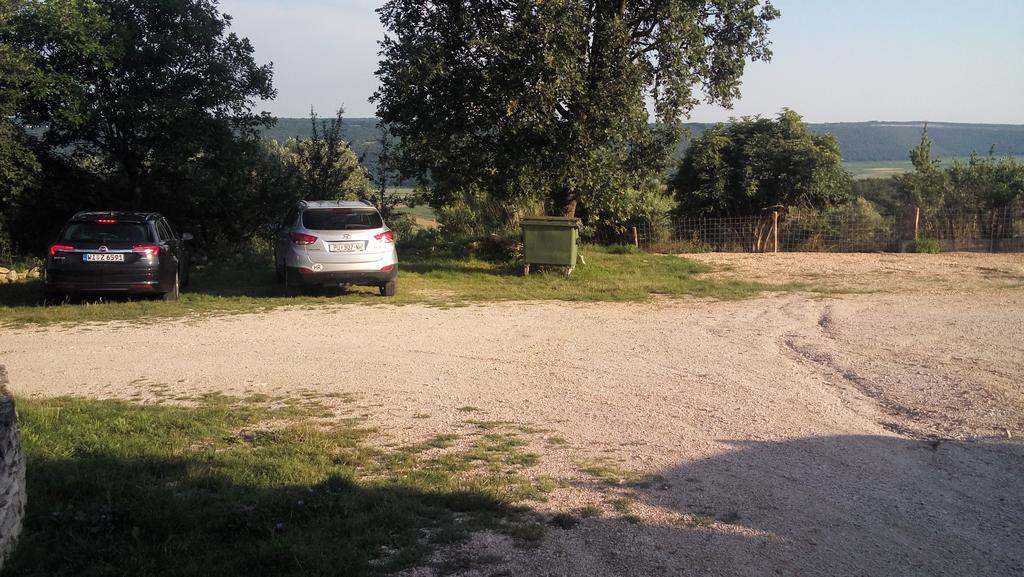Apartment Agroturizam Radesic Бує Екстер'єр фото